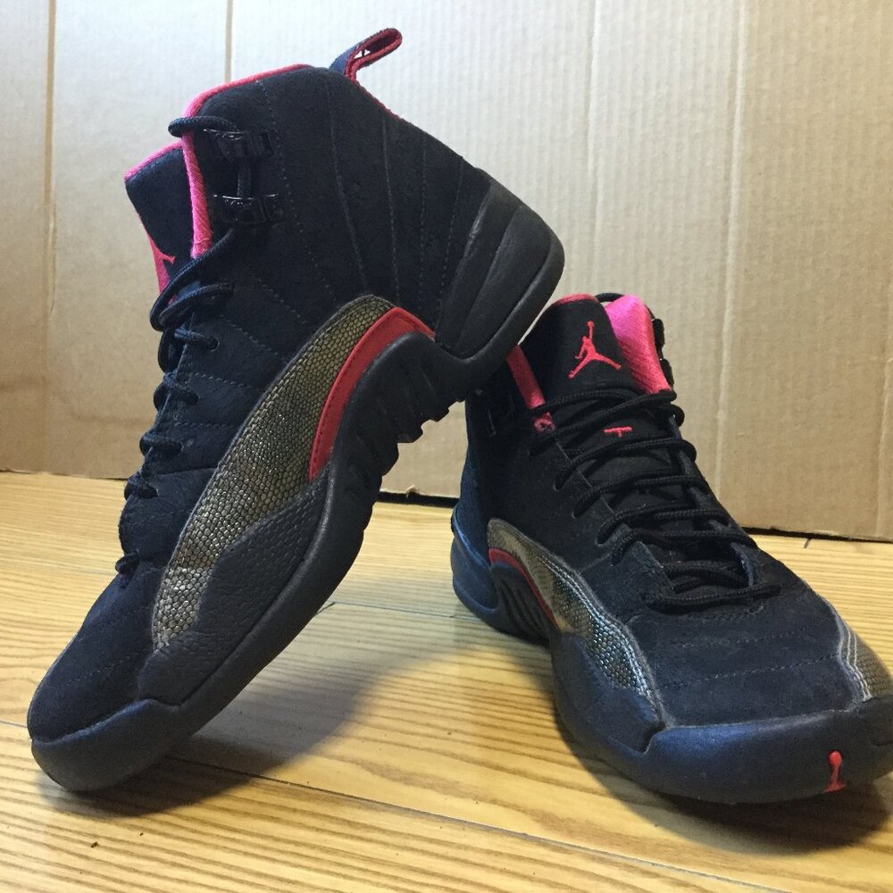 NIKE AIR JORDAN 12 RETRO BLACK SIREN RED YOUTH SZ 4.5Y BARELY USED!